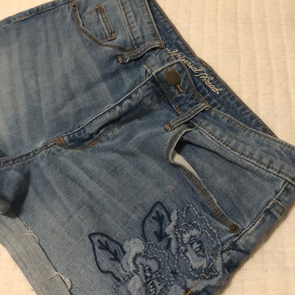 Universal threads shorts